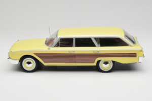 Ford Country Squire イエロー MCG 1:18 MCG18048 メタル - 画像 3/6