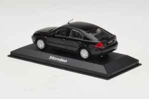 Ford Mondeo Mk3 ブラック Minichamps 1:43 MONDEO004 メタル - 画像 3/4