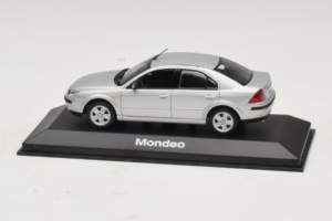 Ford Mondeo Mk3 セダン シルバー Minichamps 1:43 MONDEO005 メタル