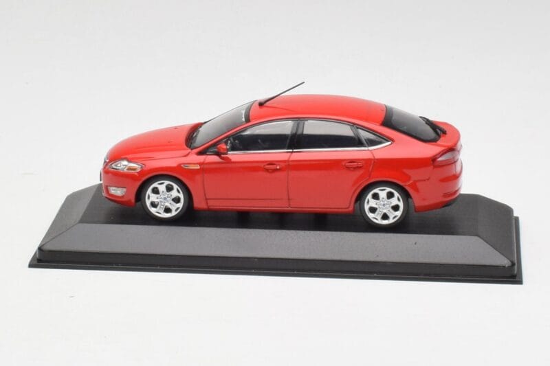 Ford Mondeo Mk4 コロラド レッド Minichamps 1:43 MONDEO001 メタル
