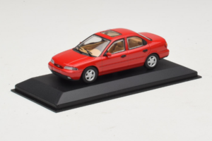 Ford Mondeo Mk1 セダン レッド Minichamps 1:43 82000 メタル - 画像 2/4