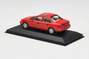 Ford Mondeo Mk1 セダン レッド Minichamps 1:43 82000 メタル - 画像 3/4