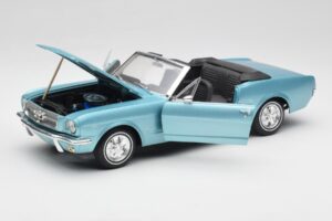 Ford Mustang カブリオレ Arcadian Blue Revell 1:18 8832-F1 メタル - 画像 2/8