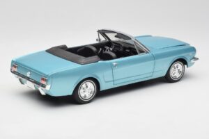 Ford Mustang カブリオレ Arcadian Blue Revell 1:18 8832-F1 メタル - 画像 3/8
