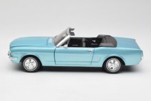 Ford Mustang カブリオレ Arcadian Blue Revell 1:18 8832-F1 メタル - 画像 4/8