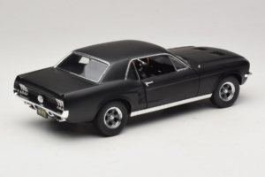 Ford Mustang Creed Movie GreenLight 1:18 13611 メタル - 画像 3/8