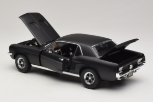Ford Mustang Creed Movie GreenLight 1:18 13611 メタル - 画像 5/8