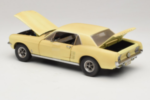 Ford Mustang Coupe イエロー The Walking Dead Greenlight 1:18 12958 メタル - 画像 5/8