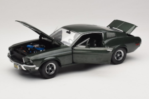 Ford Mustang GT Bullitt スティーブ・マックイーン フィギュア付き Greenlight 1:18 12885 メタル - 画像 2/8