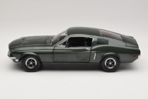Ford Mustang GT Bullitt スティーブ・マックイーン フィギュア付き Greenlight 1:18 12885 メタル - 画像 4/8