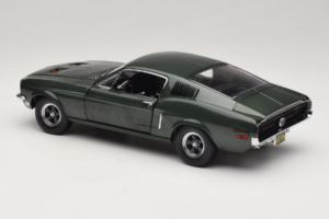 Ford Mustang GT Bullitt スティーブ・マックイーン フィギュア付き Greenlight 1:18 12885 メタル - 画像 7/8