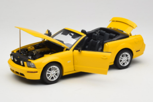Ford Mustang GT S197 カブリオレ Screaming Yellow AUTOart 1:18 73062 メタル - 画像 2/8