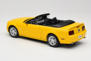 Ford Mustang GT S197 カブリオレ Screaming Yellow AUTOart 1:18 73062 メタル - 画像 7/8