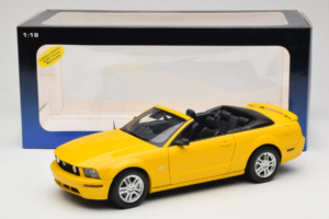 Ford Mustang GT S197 カブリオレ Screaming Yellow AUTOart 1:18 73062 メタル - 画像 8/8