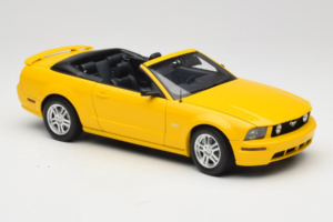 Ford Mustang GT S197 カブリオレ Screaming Yellow AUTOart 1:18 73062 メタル - 画像 6/8
