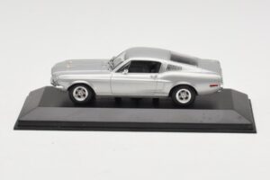 Ford Mustang GT シルバー Minichamps 1:43 FORD001 メタル