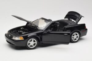Ford Mustang GT SN95 カブリオレ ブラック Maisto 1:18 50328 メタル - 画像 2/8