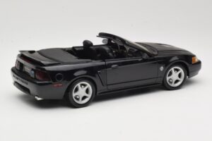 Ford Mustang GT SN95 カブリオレ ブラック Maisto 1:18 50328 メタル - 画像 3/8