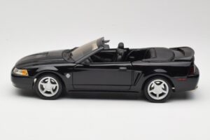 Ford Mustang GT SN95 カブリオレ ブラック Maisto 1:18 50328 メタル - 画像 4/8