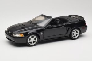 Ford Mustang GT SN95 カブリオレ ブラック Maisto 1:18 50328 メタル