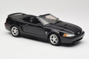 Ford Mustang GT SN95 カブリオレ ブラック Maisto 1:18 50328 メタル - 画像 6/8