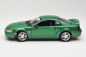 Ford Mustang GT SN95 グリーン Maisto 1:18 50326 メタル - 画像 4/8