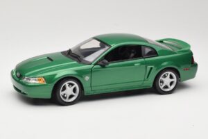 Ford Mustang GT SN95 グリーン Maisto 1:18 50326 メタル