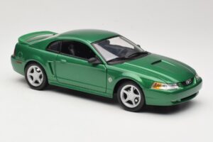 Ford Mustang GT SN95 グリーン Maisto 1:18 50326 メタル - 画像 6/8