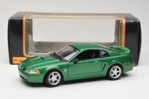Ford Mustang GT SN95 グリーン Maisto 1:18 50326 メタル - 画像 8/8