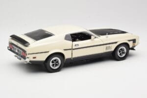 Ford Mustang Mach 1 ホワイト Sun Star 1:18 3602 メタル - 画像 3/8