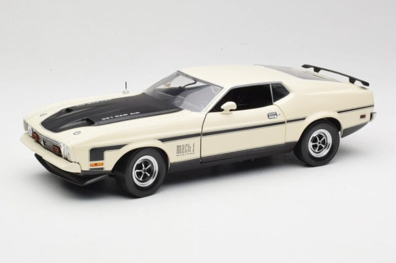 Ford Mustang Mach 1 ホワイト Sun Star 1:18 3602 メタル