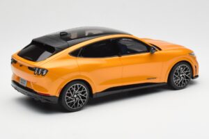 Ford Mustang Mach-E GT Performance サイバーオレンジ Otto 1:18 OT983 レジン - 画像 2/6