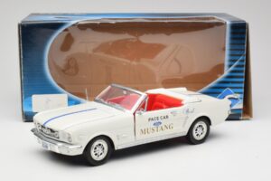 Ford Mustang Pace Car Wimbledon White Solido 1:18 81578 メタル - 画像 8/8
