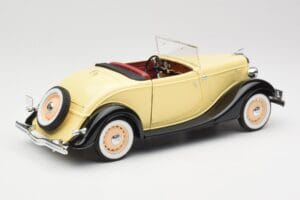 Ford Roadster Dearborn Yellow Solido 1:18 8008 メタル - 画像 3/8