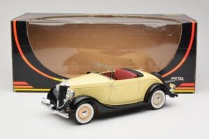 Ford Roadster Dearborn Yellow Solido 1:18 8008 メタル - 画像 8/8