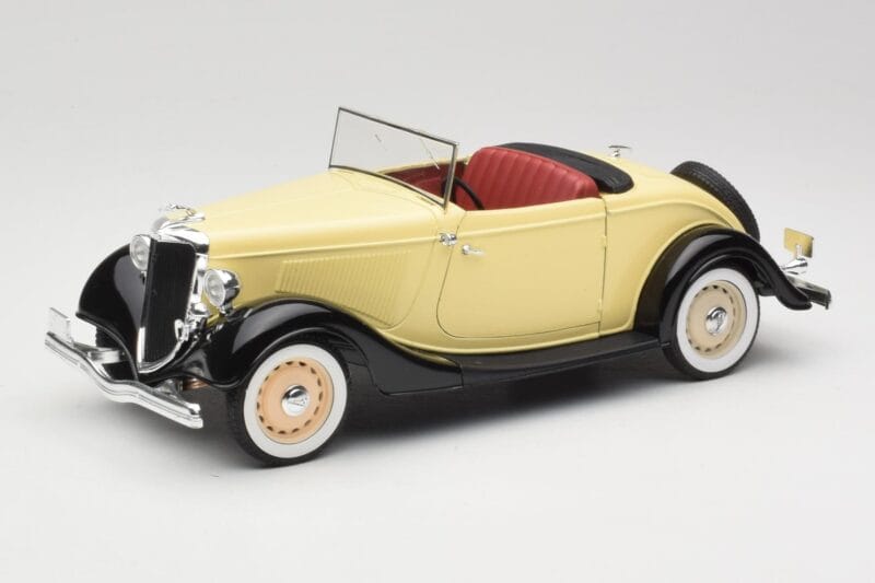Ford Roadster Dearborn Yellow Solido 1:18 8008 メタル