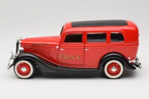 Ford Sedan レッド Solido 1:18 8066 メタル - 画像 4/8