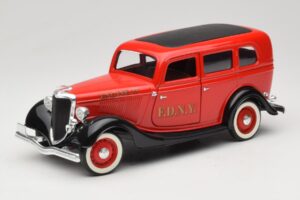 Ford Sedan レッド Solido 1:18 8066 メタル