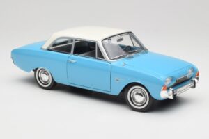 Ford Taunus 12M P1 Taunus Blue Revell 1:18 08880 メタル - 画像 6/8