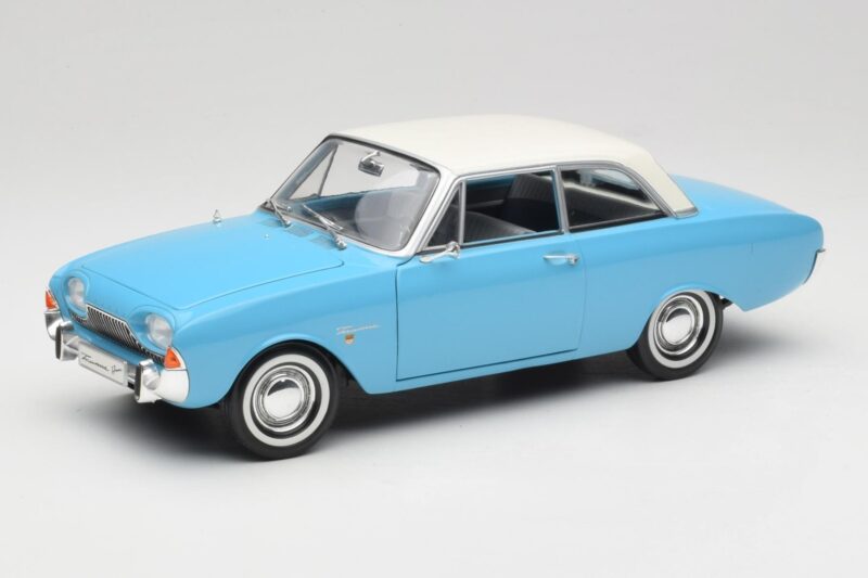 Ford Taunus 12M P1 Taunus Blue Revell 1:18 08880 メタル