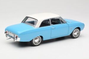 Ford Taunus 17M P2 ブルー Revell 1:18 08817 メタル - 画像 3/8