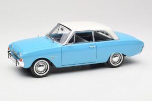 Ford Taunus 17M P2 ブルー Revell 1:18 08817 メタル