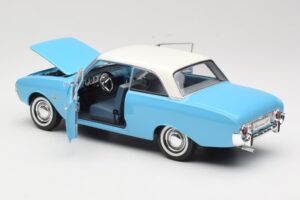 Ford Taunus 17M P2 ブルー Revell 1:18 08817 メタル - 画像 5/8