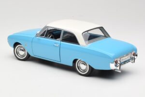 Ford Taunus 17M P2 ブルー Revell 1:18 08817 メタル - 画像 7/8