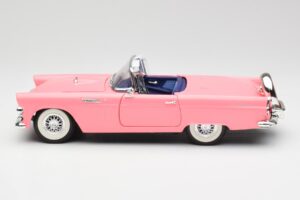 Ford Thunderbird ピンク Revell 1:18 8804 メタル - 画像 4/8