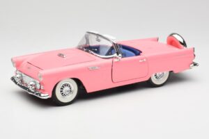 Ford Thunderbird ピンク Revell 1:18 8804 メタル