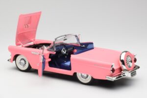 Ford Thunderbird ピンク Revell 1:18 8804 メタル - 画像 5/8