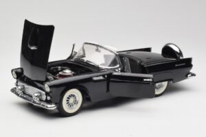 Ford Thunderbird コンバーチブル ブラック Revell 1:18 8818-M1 メタル - 画像 2/8