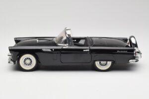 Ford Thunderbird コンバーチブル ブラック Revell 1:18 8818-M1 メタル - 画像 4/8