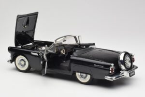 Ford Thunderbird コンバーチブル ブラック Revell 1:18 8818-M1 メタル - 画像 5/8